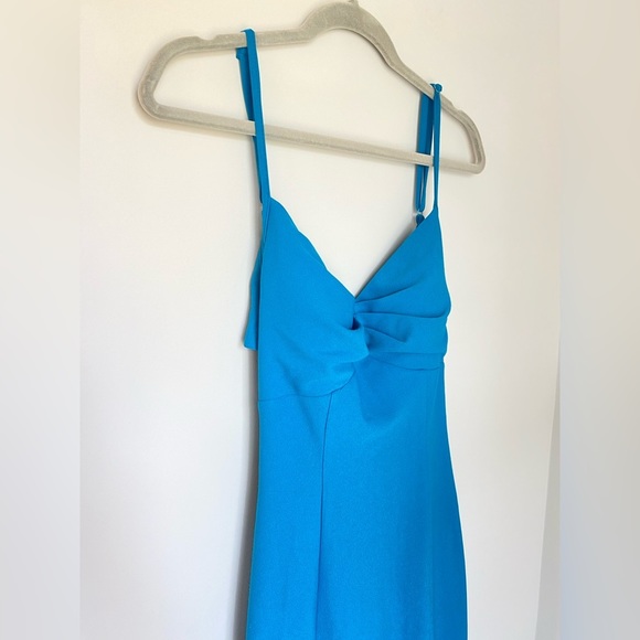 Blue Gown - Picture 2 of 9